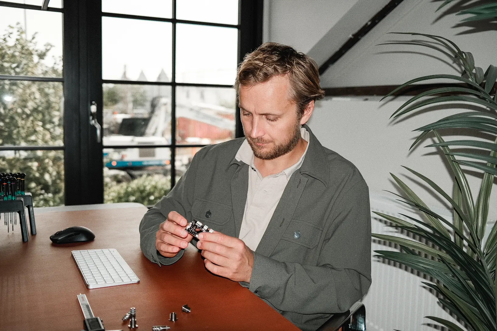 Albert Ipsen, founder of Geysier, working on product hardware