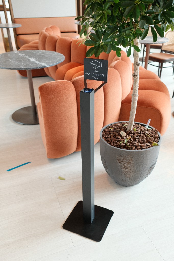 Geysier dispenser in black steel in a hotel lounge